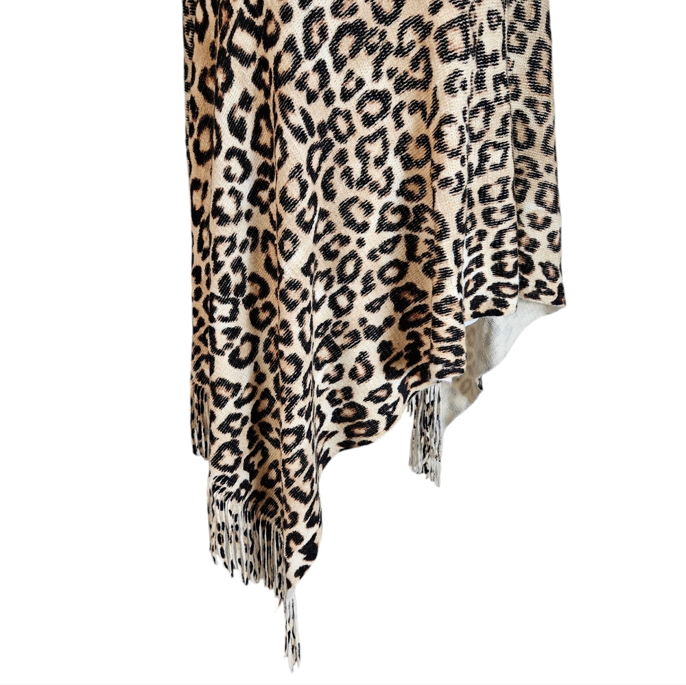 Chicos Cozy Leopard Animal Print Poncho/Shrug One Size Cowl Neck Fringed Boho - Picture 3 of 11
